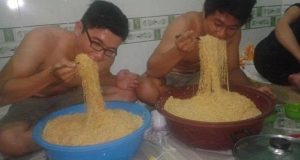 Phòng mình rất ít khi có mì ăn 1 Phòng mình rất ít khi có mì ăn