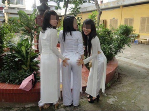 Khi chị em nổi loạn 8 hinh anh vui khi chi em noi loan (8)