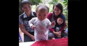 Bé 22 tháng nhảy nhạc sàn chuyên nghiệp 1 Bé 22 tháng nhảy nhạc sàn chuyên nghiệp